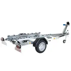 Totalvekt 750 kg ● Nyttelast 562 kg ● B&aring;t inntil 15 fot